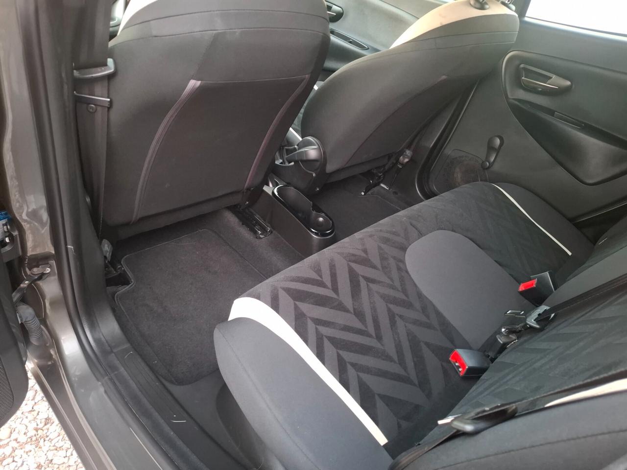 Lancia Ypsilon 1.2 69 CV 5 porte Silver