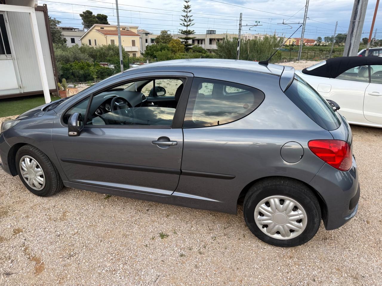 Peugeot 207 1.4 HDi 70CV NEOPATENTATI 1.590€