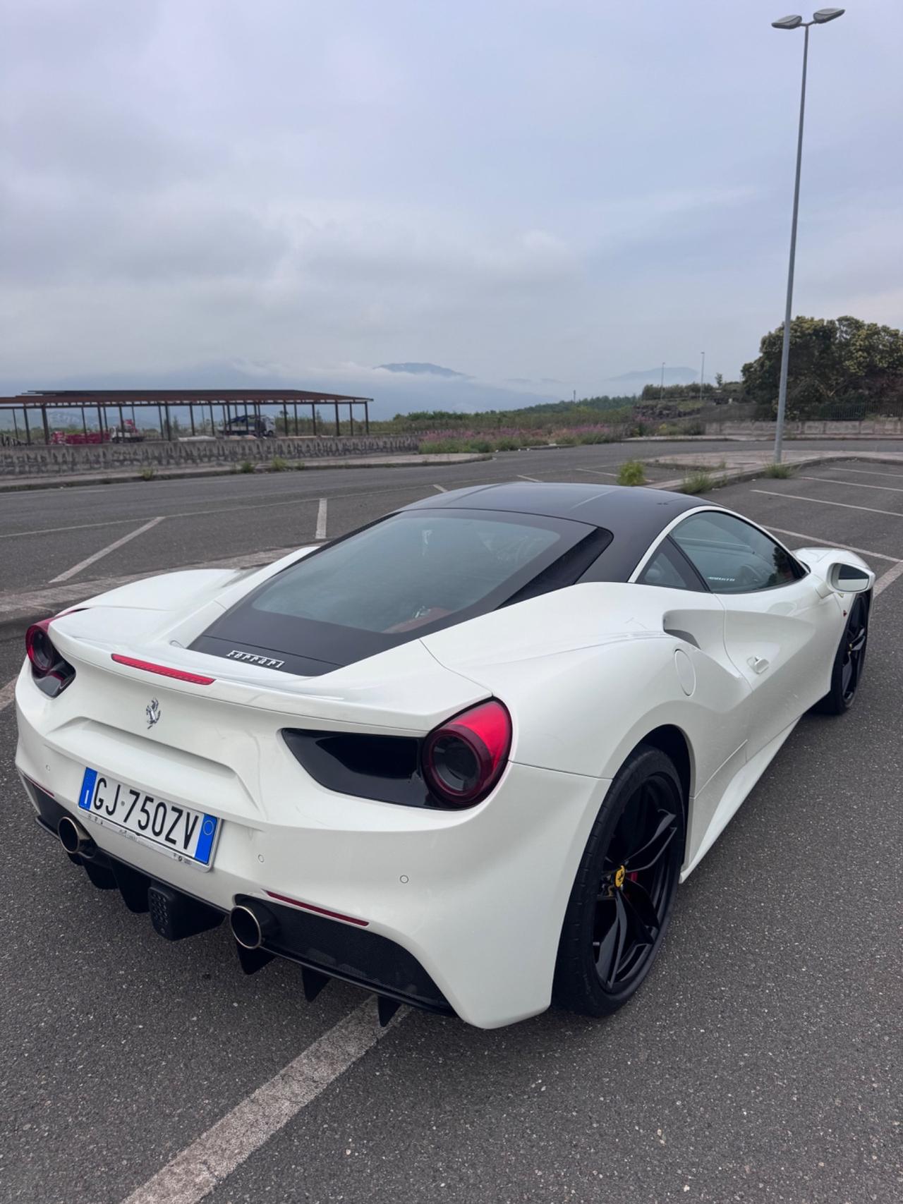 Ferrari 488 GTB PERMUTE iva book full lift carbonio
