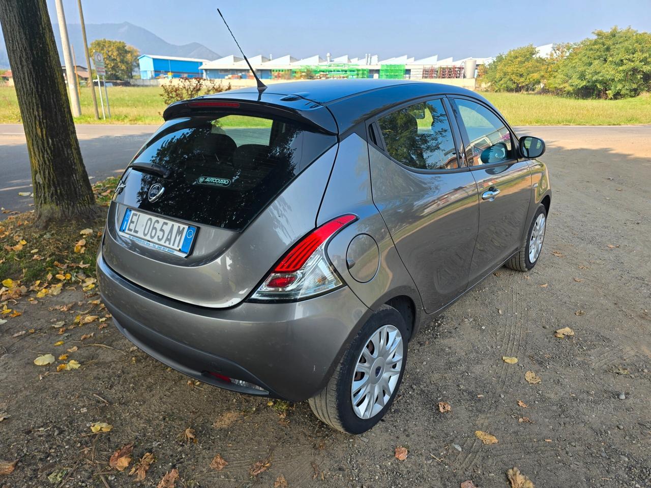 Lancia Ypsilon 1.2 69 CV 5 porte S&S Bi Color