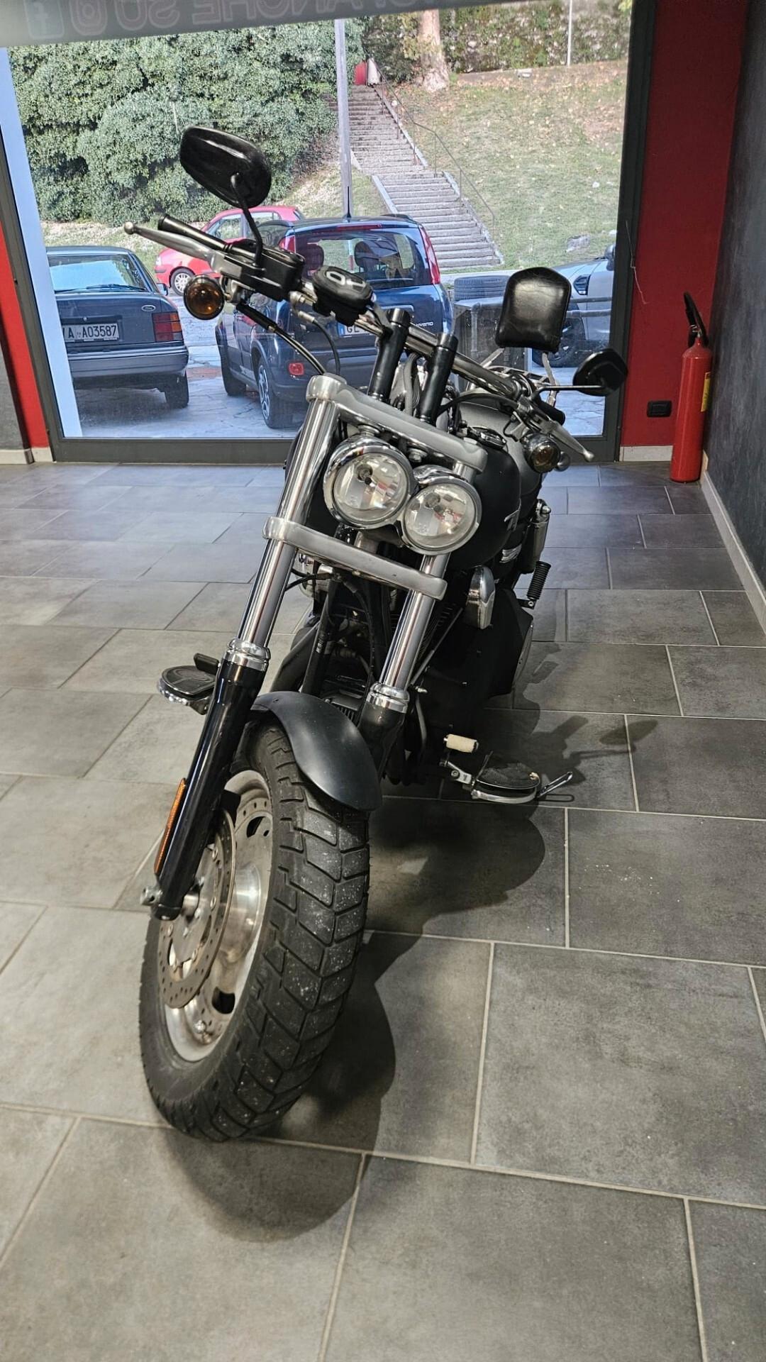 Harley-davidson Dyna Fat Bob nero opaco