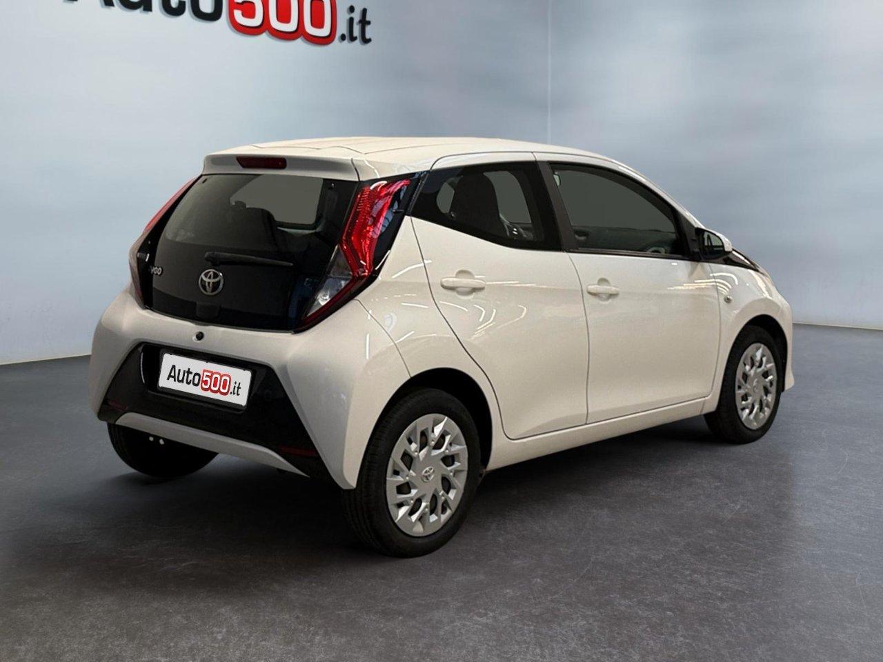 Toyota Aygo 5 Porte Aygo 5p 1.0 x-business m-mt 72cv