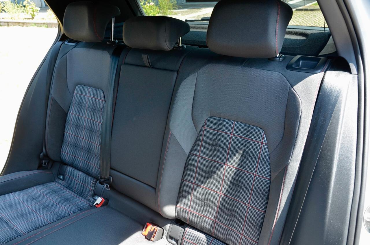VOLKSWAGEN GOLF GTI 8.5 2.0 TSI 265cv DSG, PREZZO REALE, PRONTA CONSEGNA, PARI AL NUOVO, GARANZIA UFF VW, UNICOPROP, BOLLO E SUPERBOLLO PAGATI, EURO 6E, FARI IQ, PERMUTE