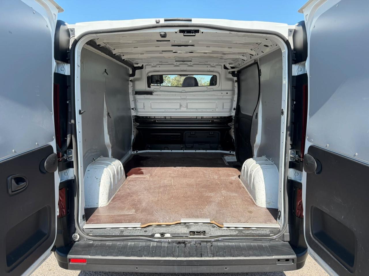 Renault Trafic 1.6 dCi 120CV Iva Esposta