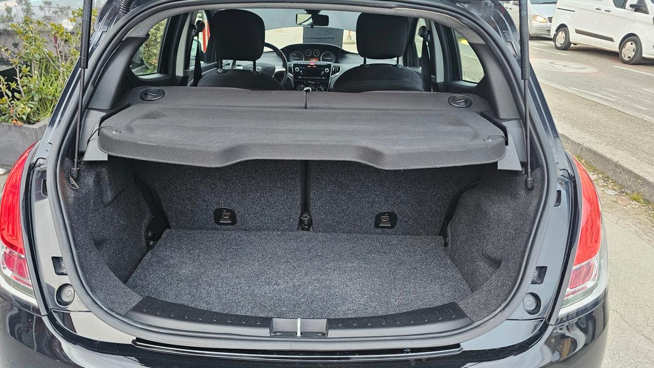 Lancia Ypsilon 0.9 TwinAir 85 CV 5 porte Metano Ecochic Gold