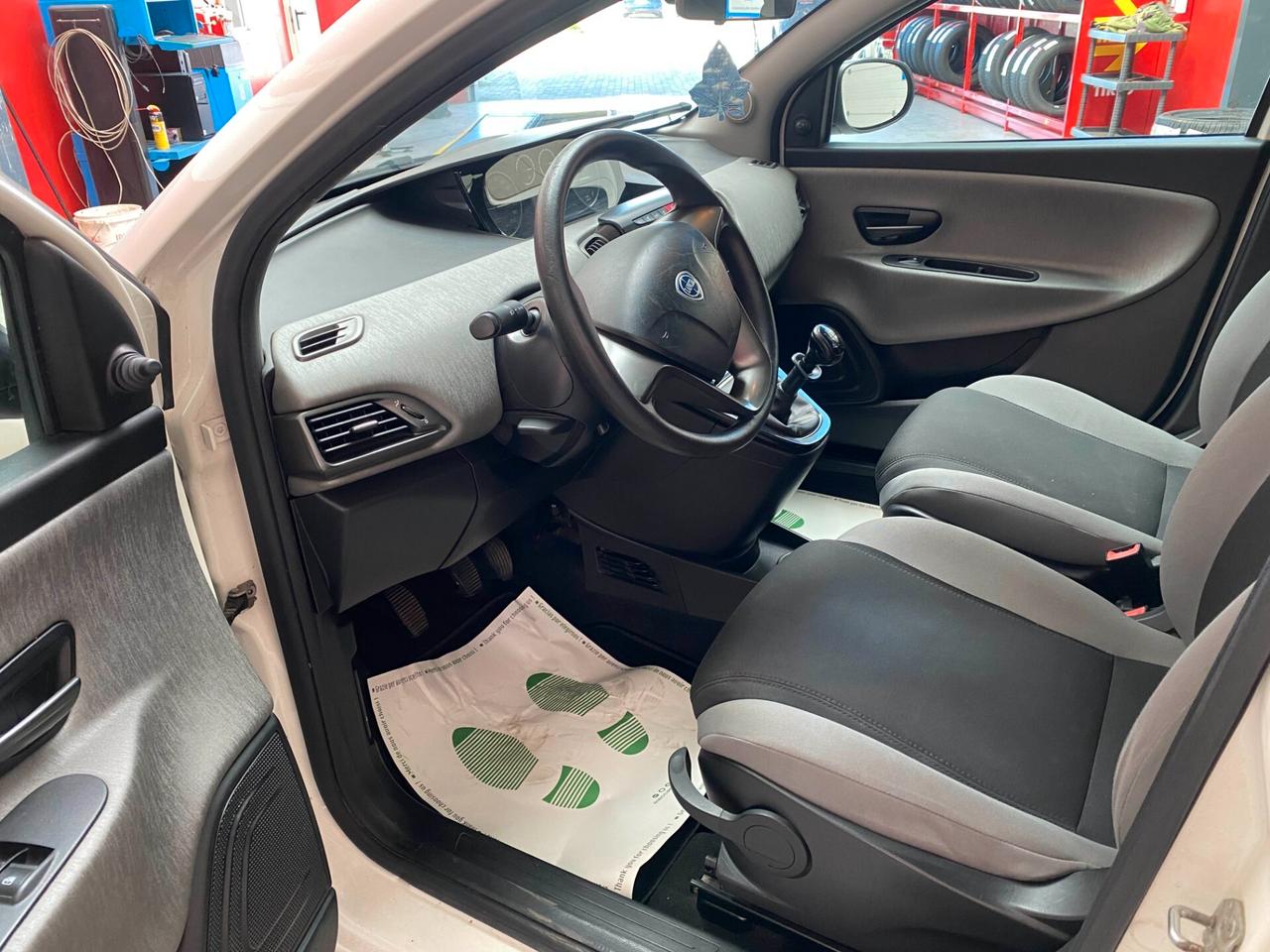 Lancia Ypsilon 1.2 69 CV 5 porte GPL Ecochic Silver