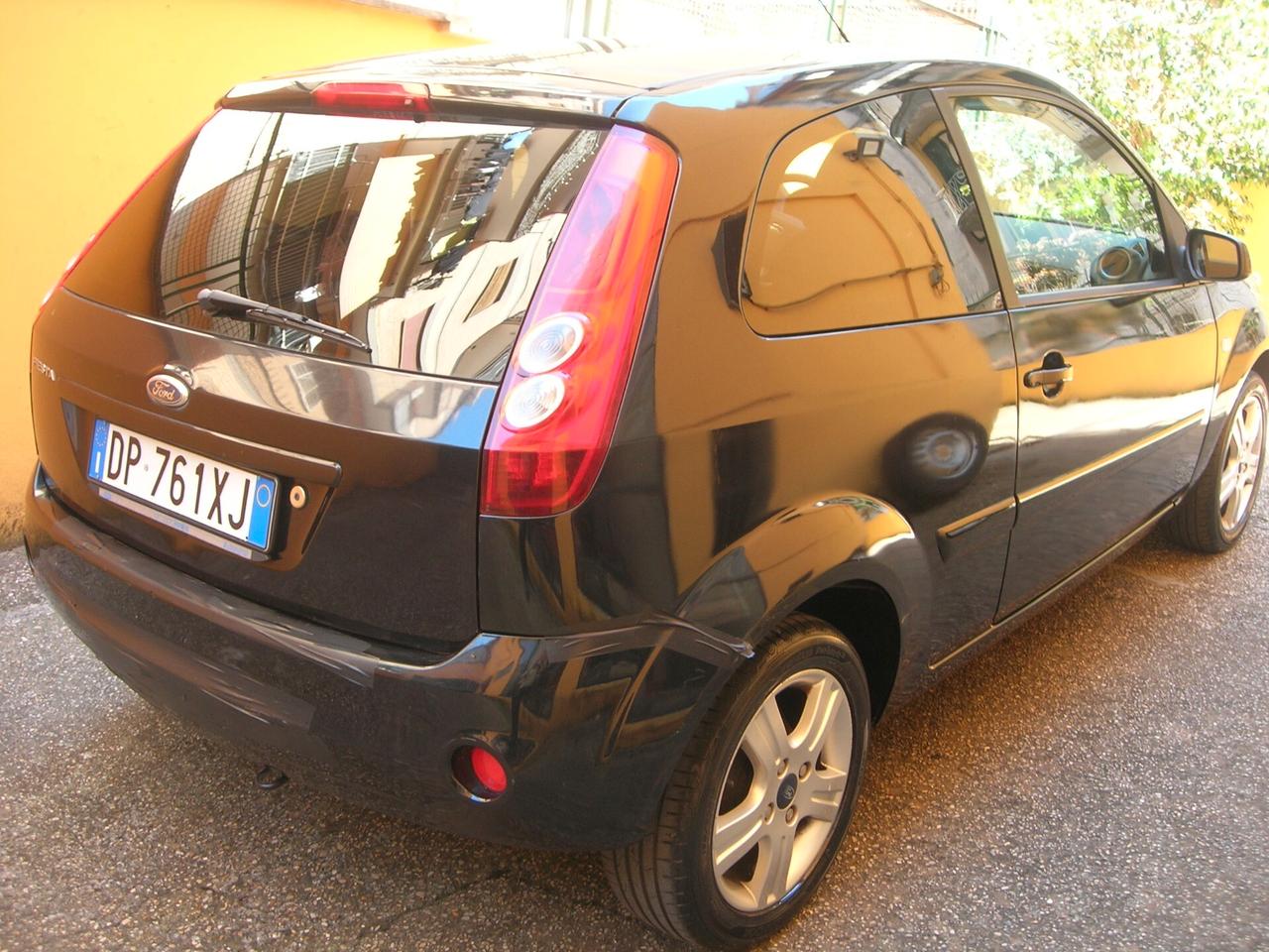 Ford Fiesta 1.2 16V 3p. Clever