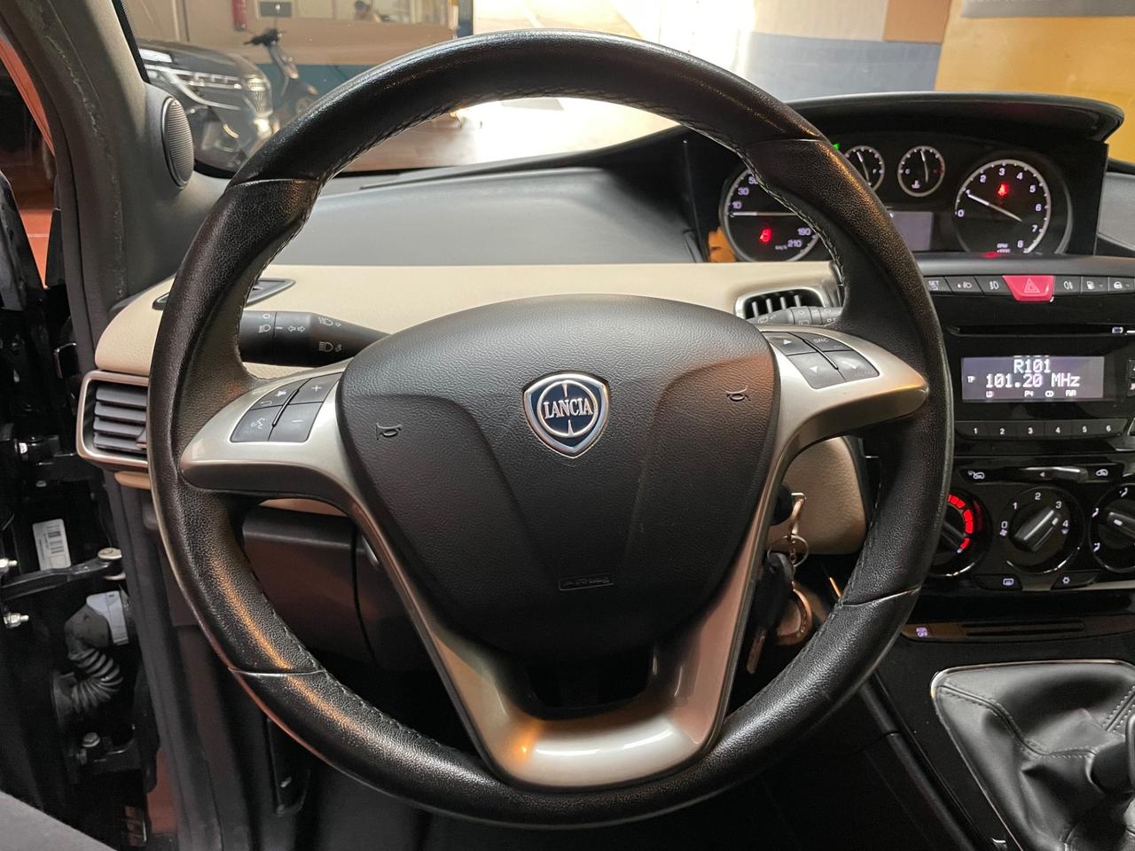 Lancia Ypsilon 0.9 Neopatentati Euro 5