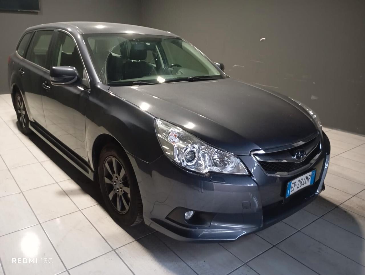 Subaru Legacy del 2013 GPL 2033 GANCIO TRAINO THULE