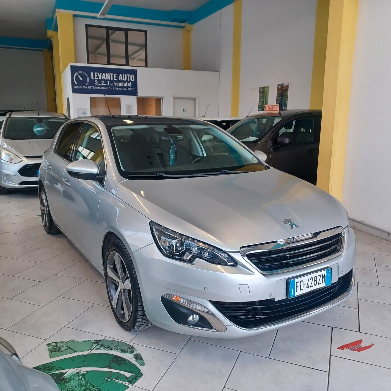 NEOPATENTATI PEUGEOT 308 1.6 TDI FULL OPTIONAL