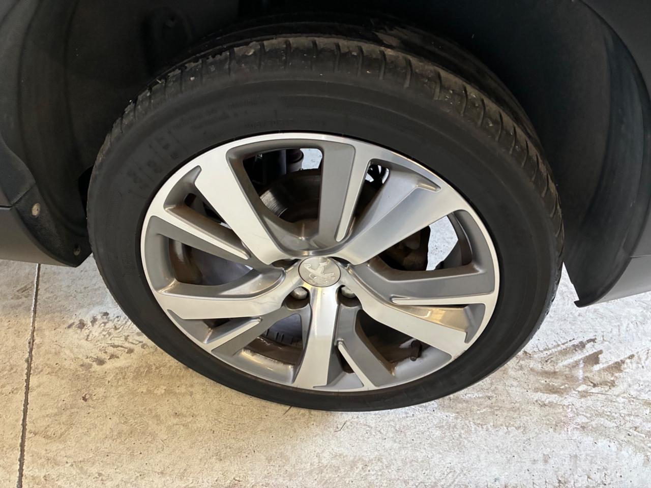 Peugeot 2008 BlueHDi 120 S&S Allure