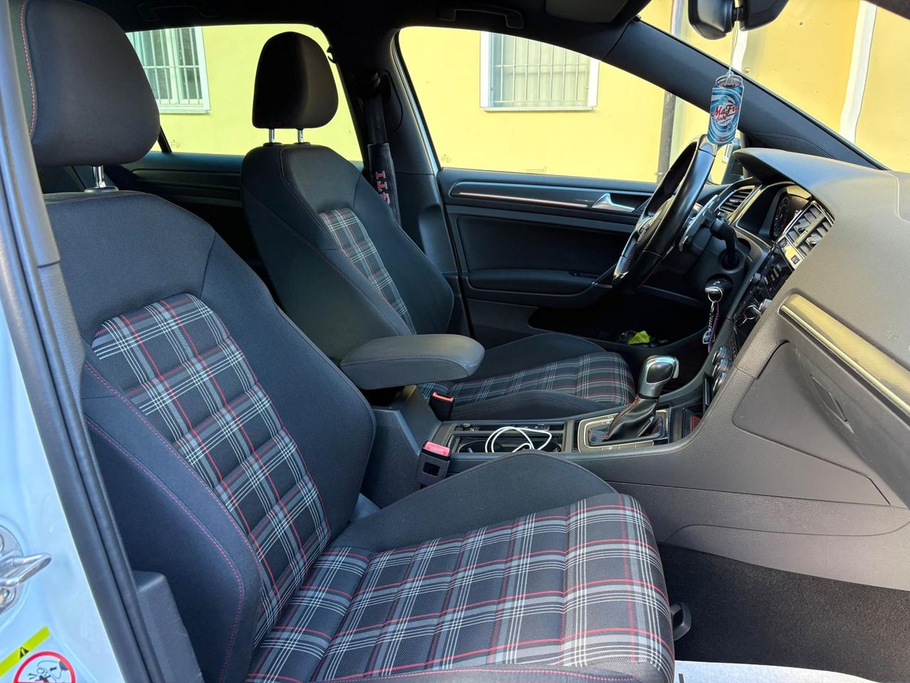 Volkswagen Golf Sport 2.0 GTI Performance #7593