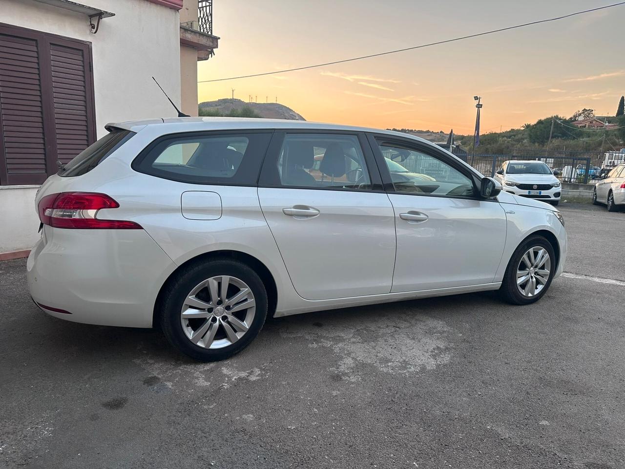 Peugeot 308 BlueHDi 100 S&S SW Active