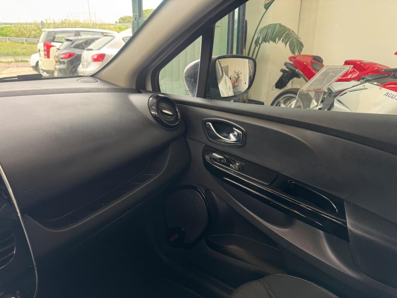 Renault Clio 1.2 75CV 5 porte Wave Metano Neopatentati