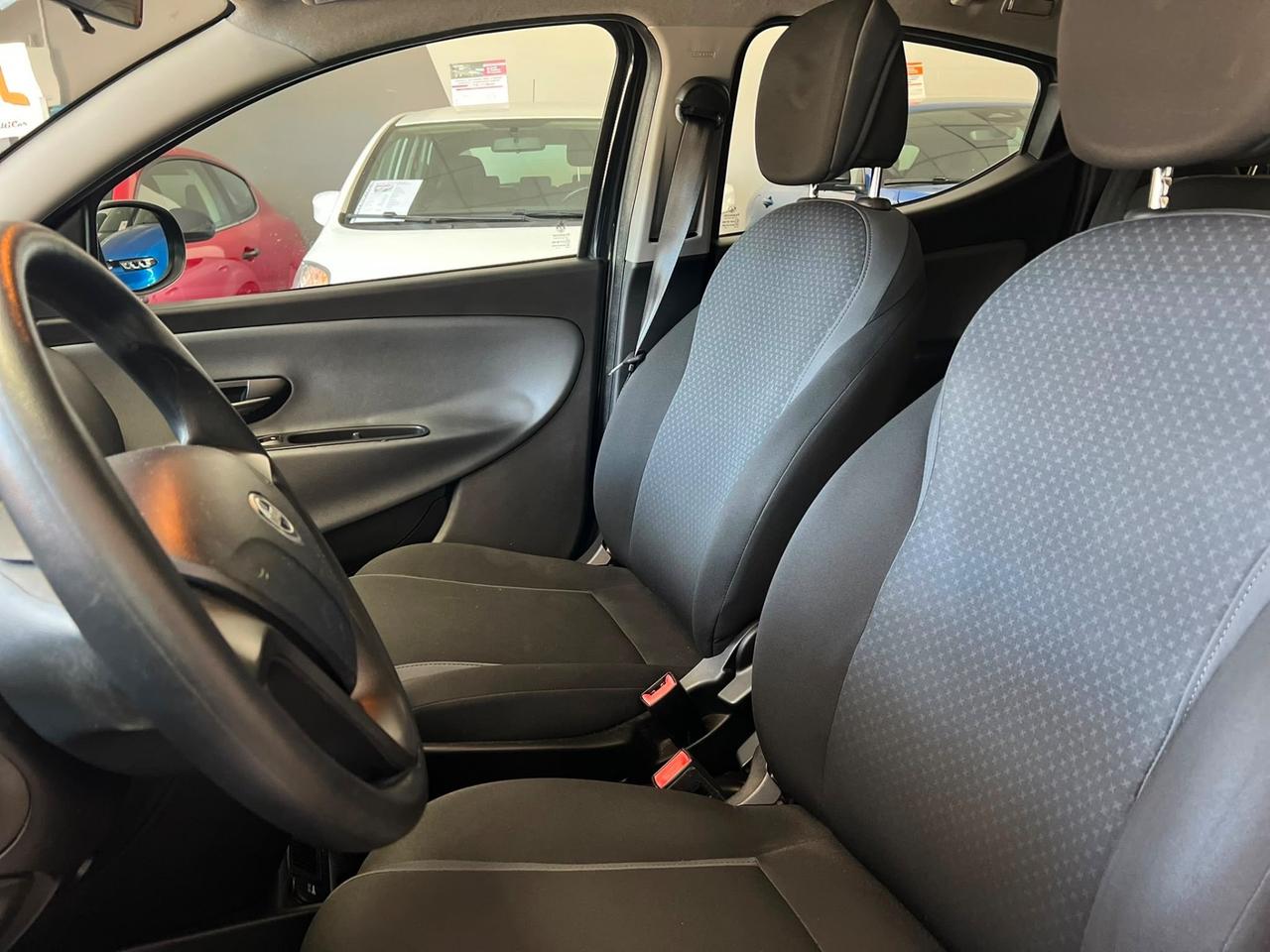 Lancia Ypsilon 1.2 69 CV 5 porte Platinum