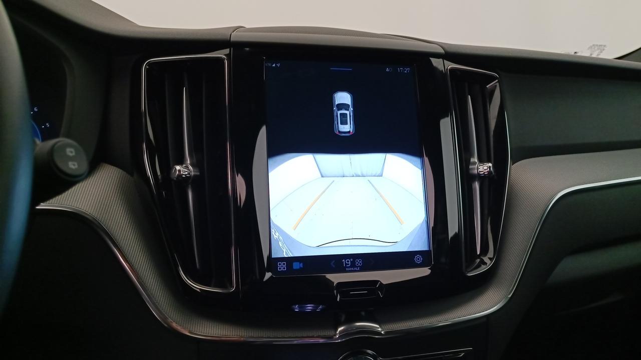 VOLVO XC60 2.0 b4 Plus Dark auto