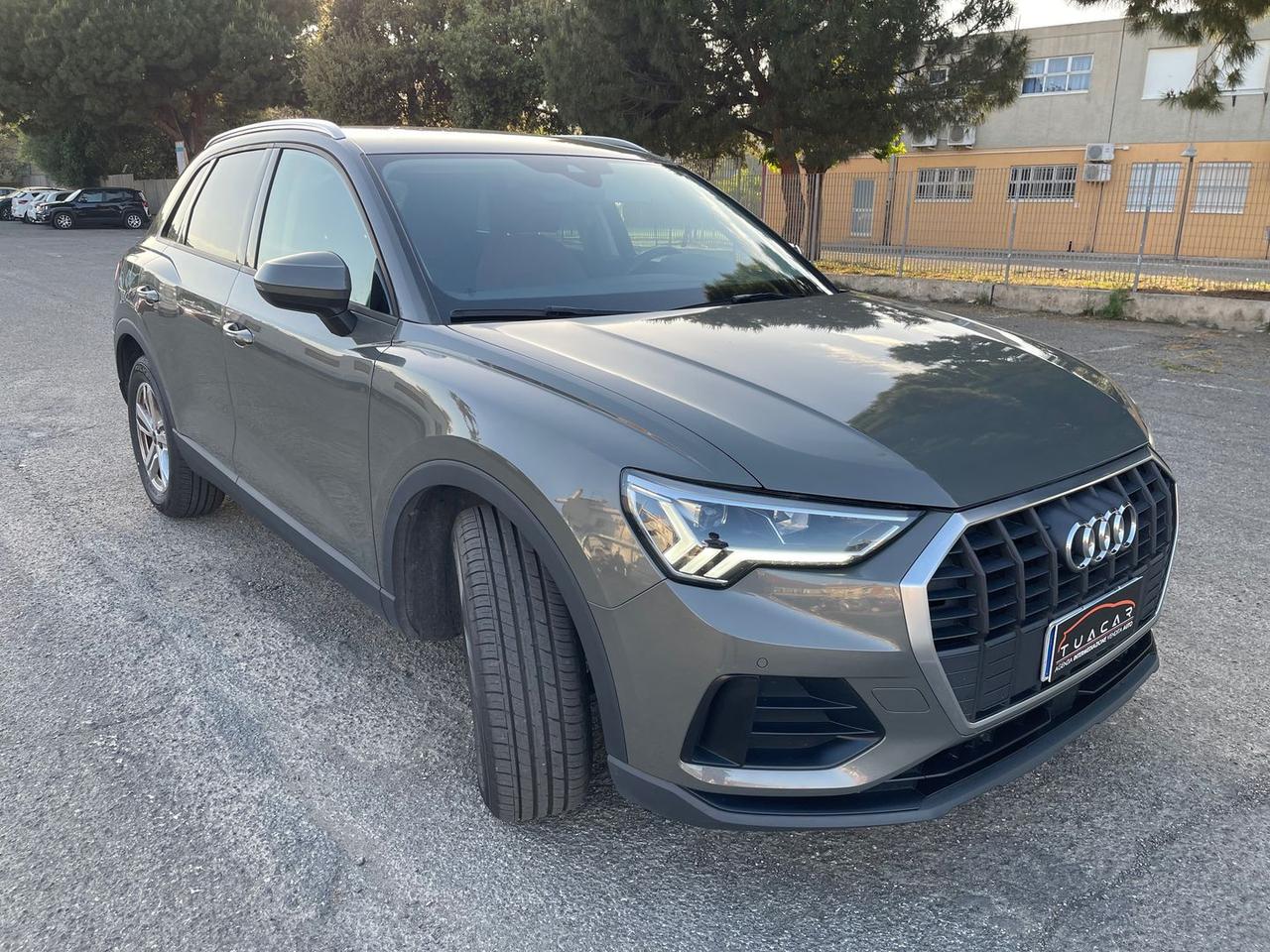 Audi Q3 2.0 35 TDI Business #10639