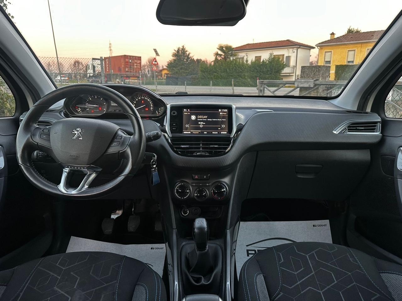 Peugeot 2008 BlueHDi 100 S&S Black Matt