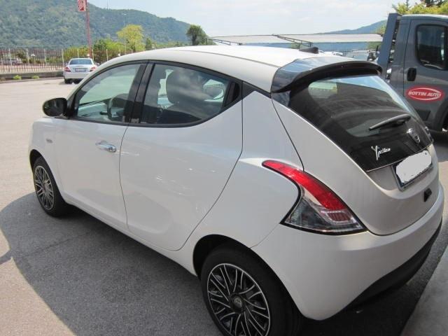 Lancia Ypsilon 1.0 FireFly 5 porte S&S Hybrid Gold NEOPATENTATI