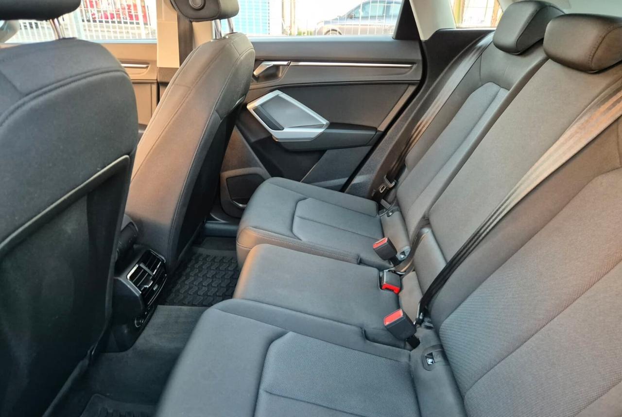 Audi Q3 35 TDI S-tronic Business Advanced