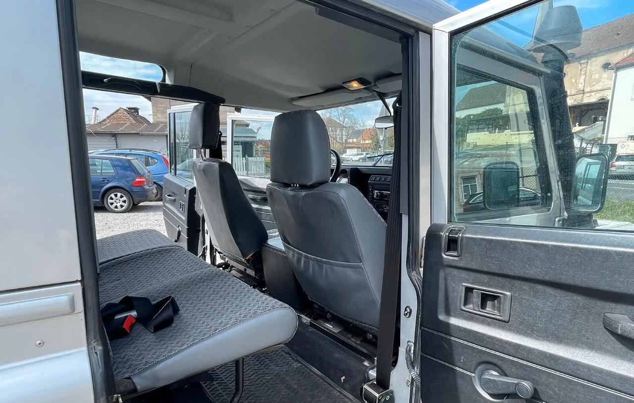 Land Rover Defender 110 Station Wagon 9 posti