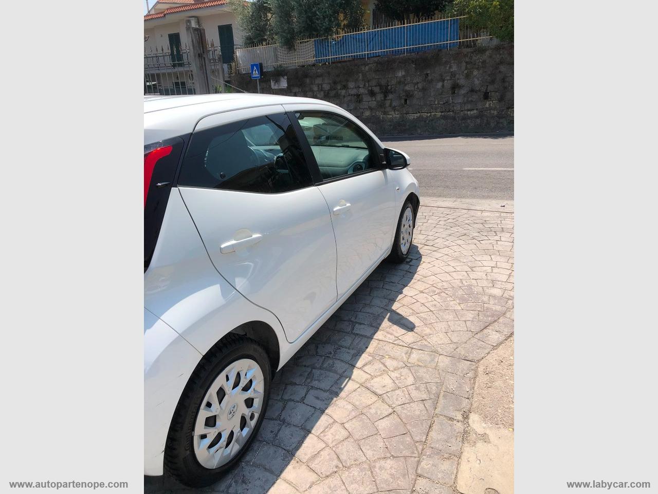 TOYOTA Aygo Connect 1.0 VVT-i 72 CV 5p. x-play