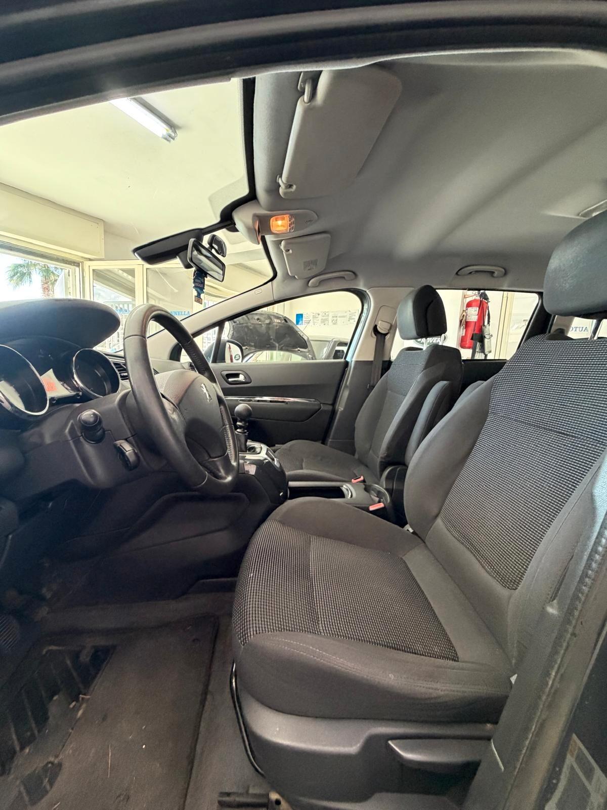 Peugeot 5008 1.6 HDi 115CV Business