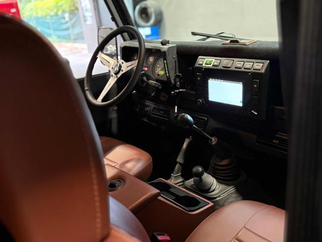 LAND ROVER Defender 110 2.5 Td5 cat S.W. SE