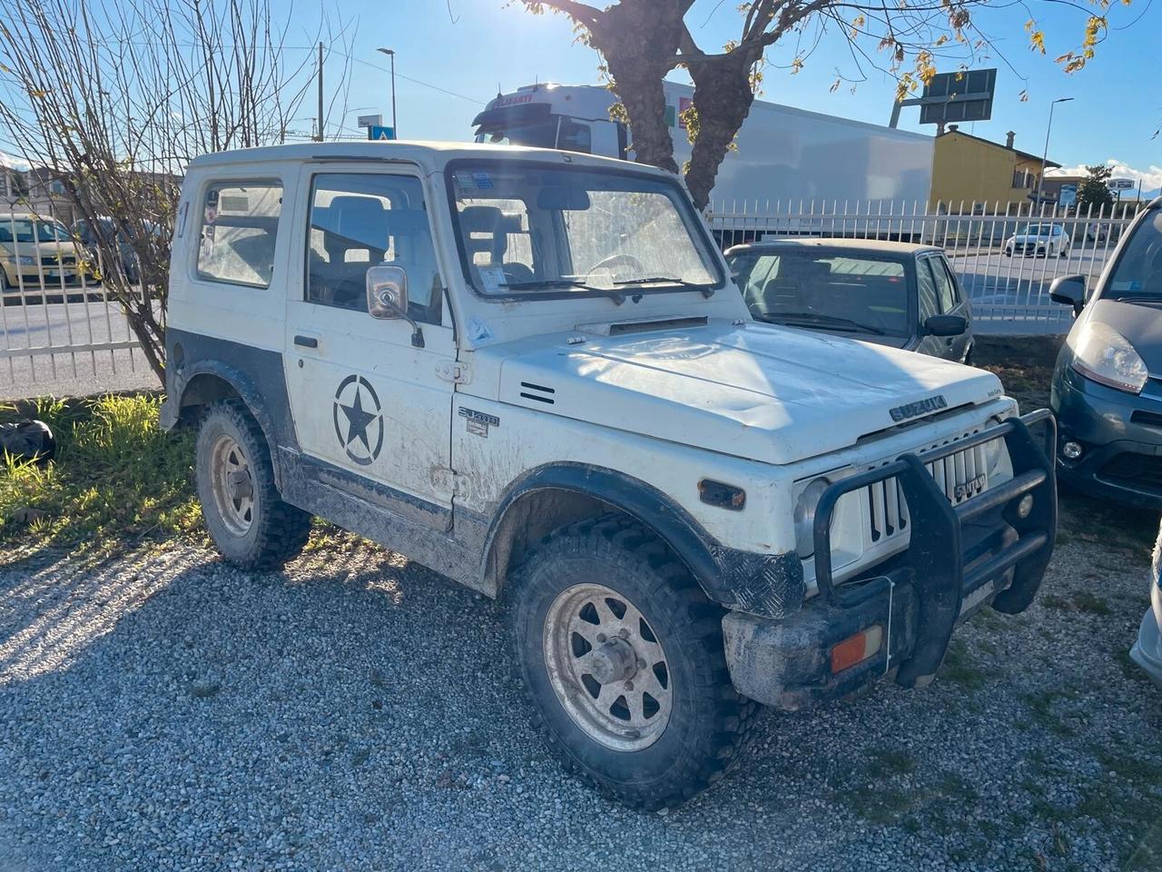 Suzuki SJ 410 Berlina De Luxe