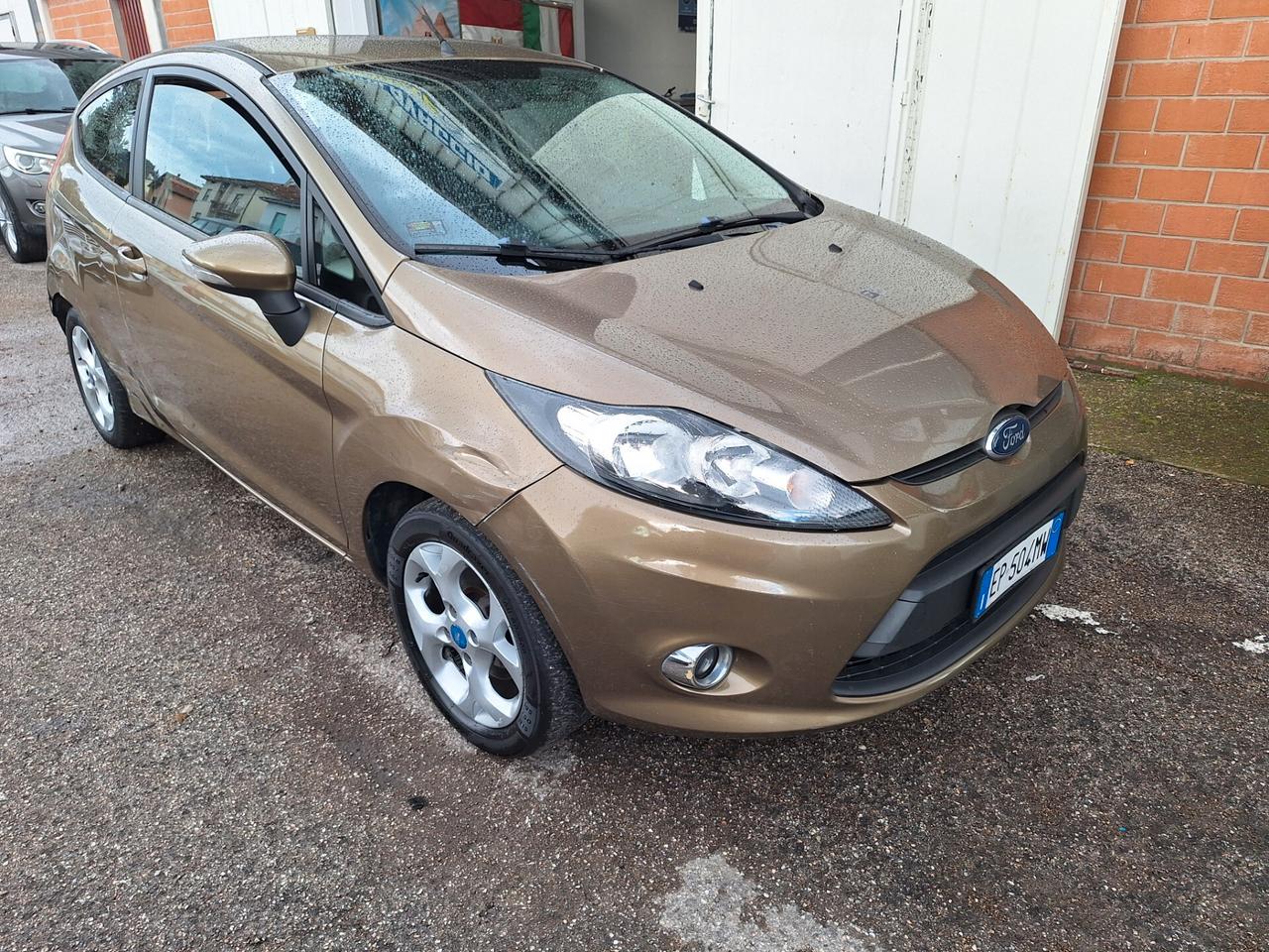 FORD FIESTA 1.2B IMPIANTO METANO NEOPATENTATI €5 CARROZZERIA DA RIVEDERE