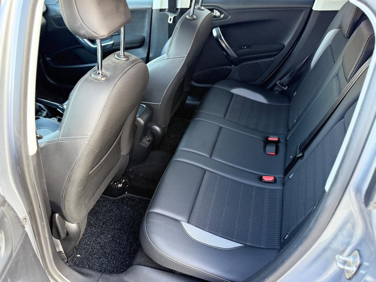 Peugeot 2008 BlueHDi 100 Black Matt