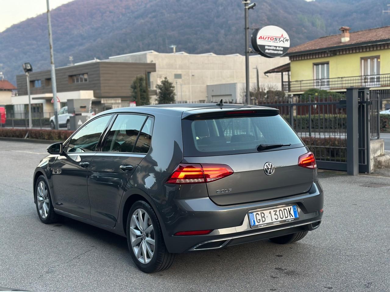 Volkswagen Golf BERLINA