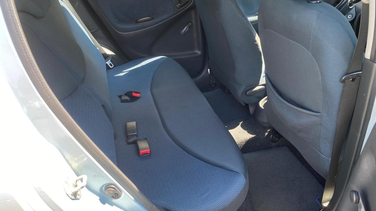 Toyota Yaris 1.0i 16V cat 5 porte Sol