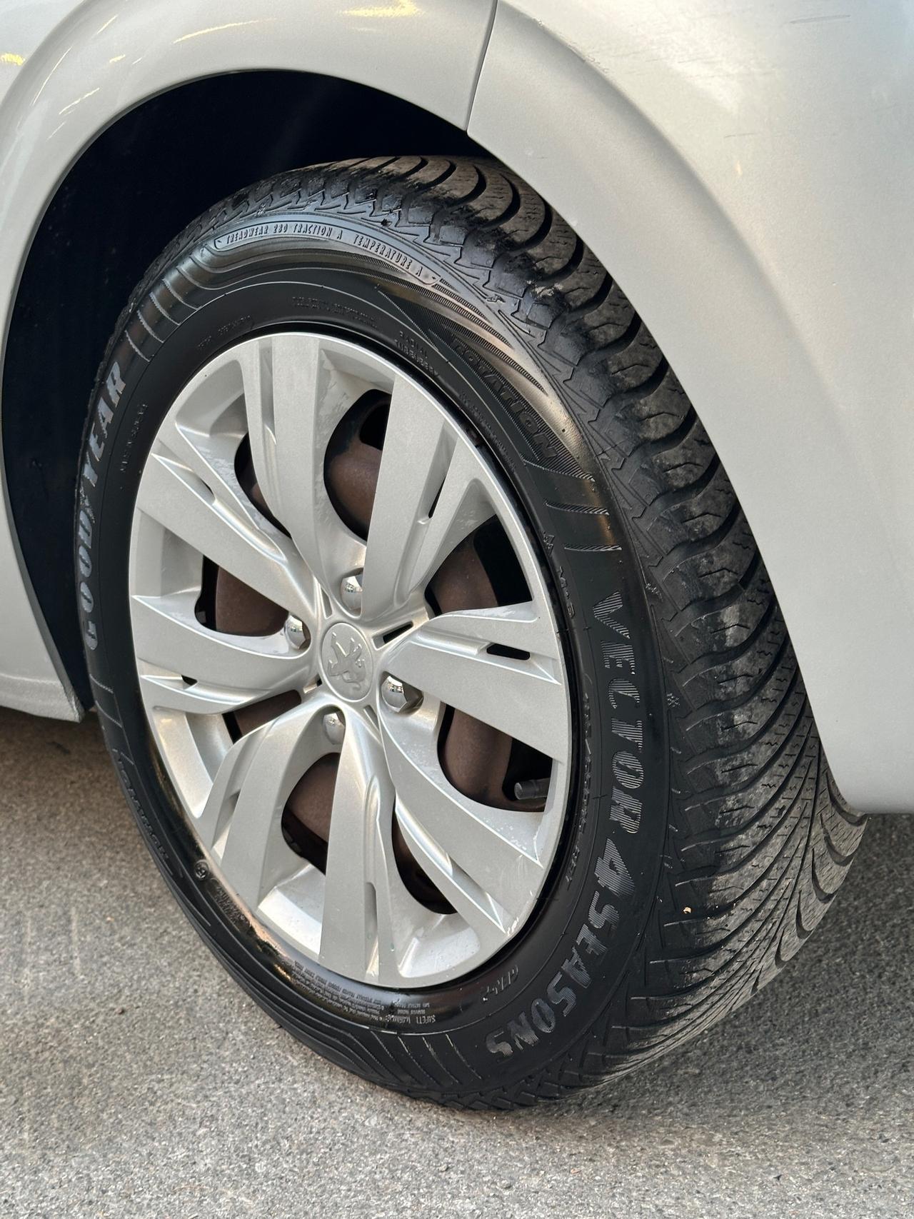 Peugeot 208 1.0 VTi 68 CV 5 porte solo 110mila km