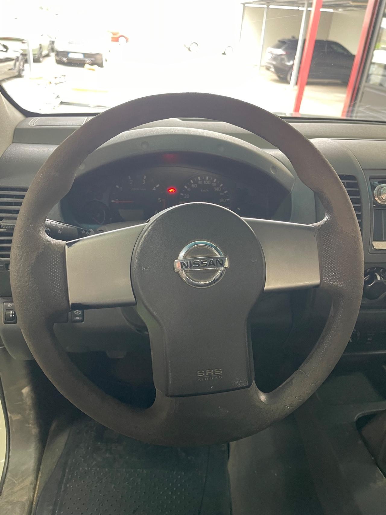 Nissan Navara 2.5 dCi 4x4 Gancio PERMUE RATE