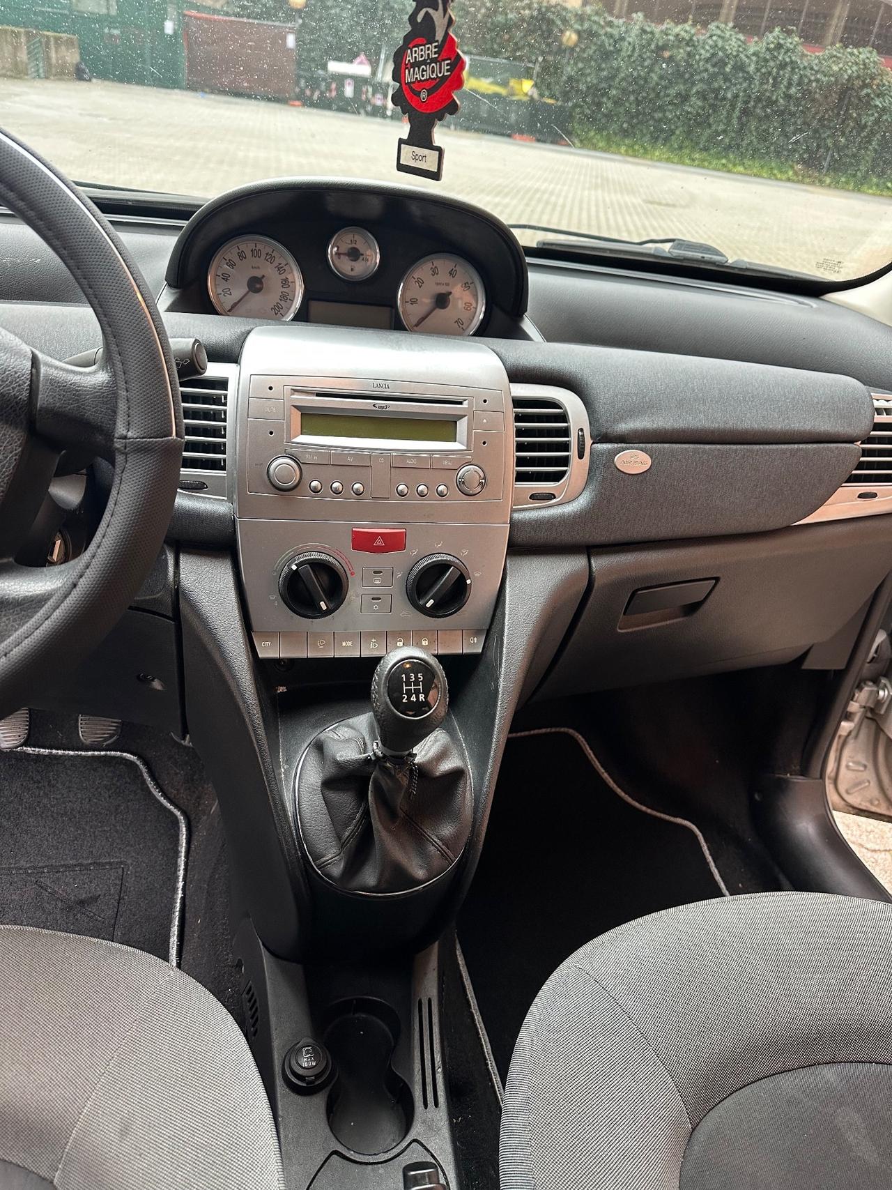 Lancia Ypsilon 1.2 Argento