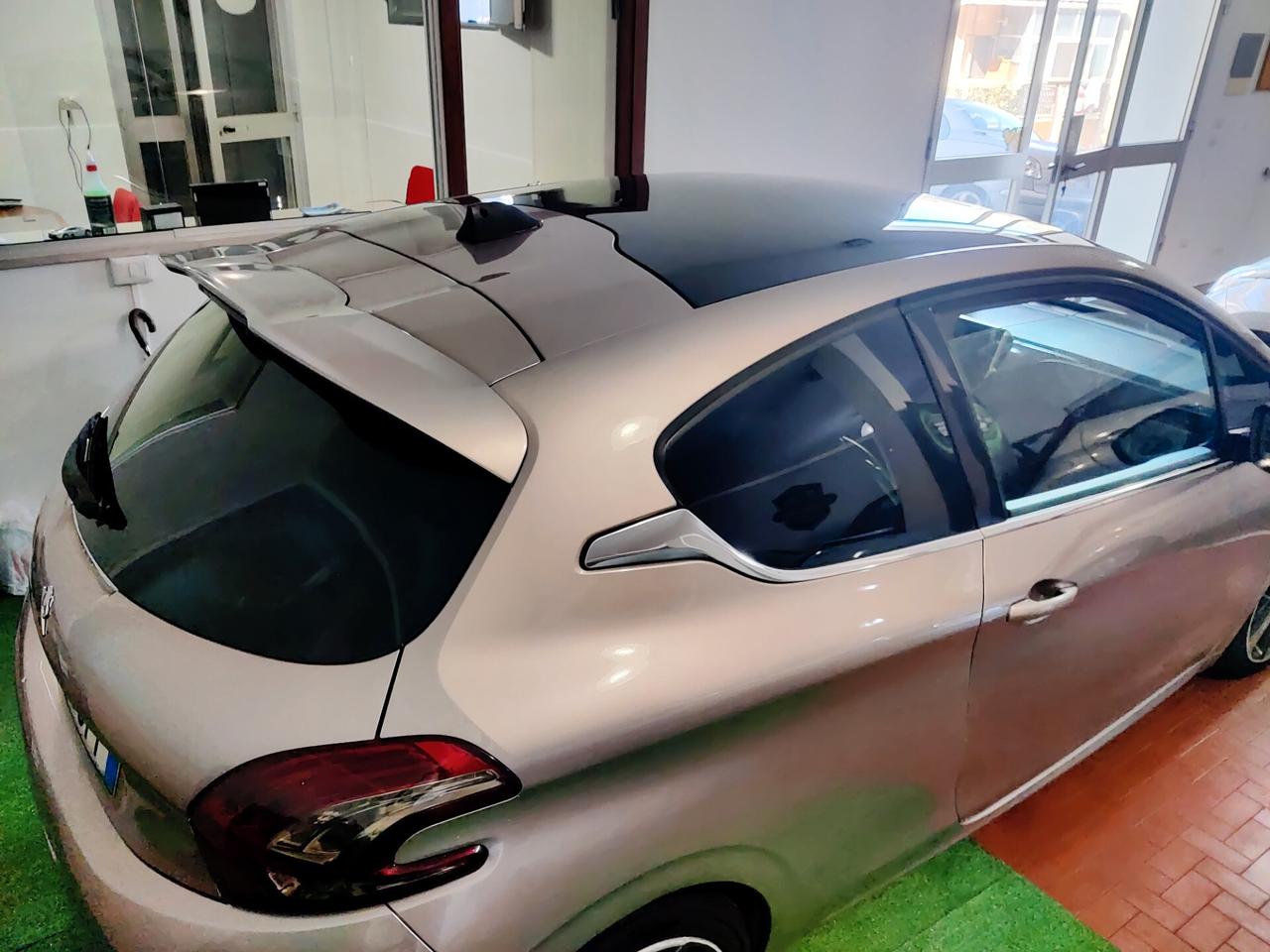 Peugeot 208 1.6 e-HDi 115 CV Stop&Start 3 porte Allure