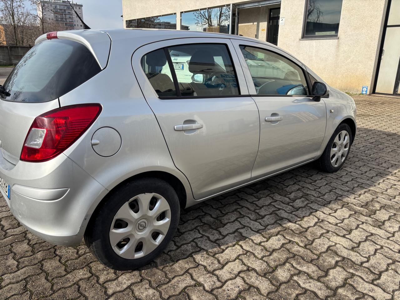 Opel Corsa 1.4 16V 5 porte Enjoy