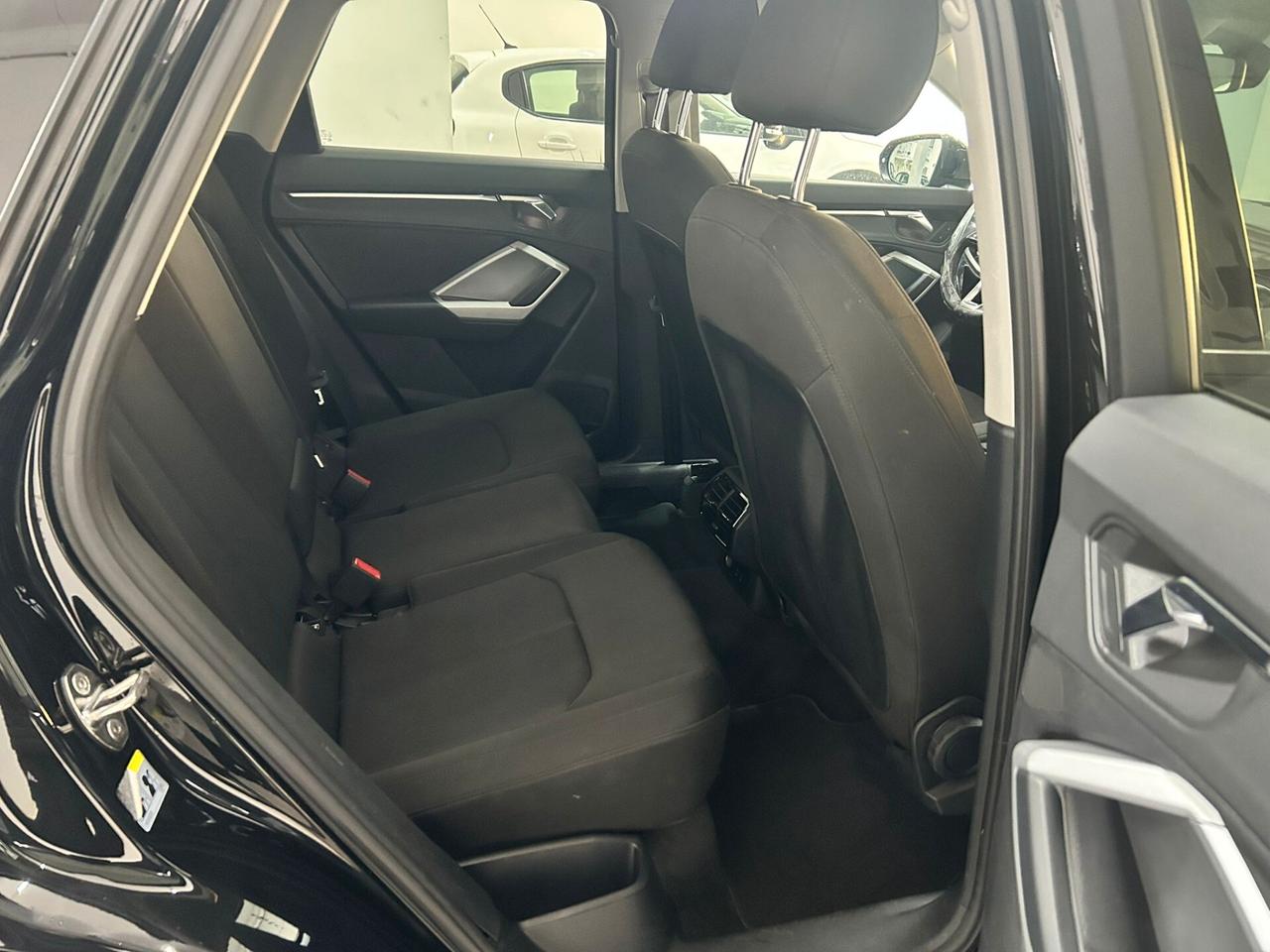 Audi Q3 35 TDI S tronic Business