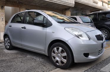 Toyota Yaris 1.0 5 porte NEOPATENTATI