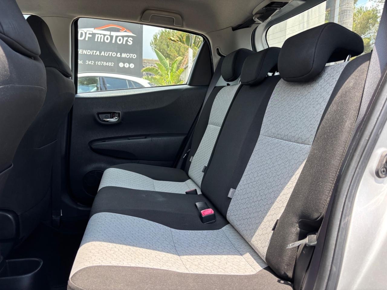 Toyota Yaris 1.4 D-4D 5 porte Lounge-2013