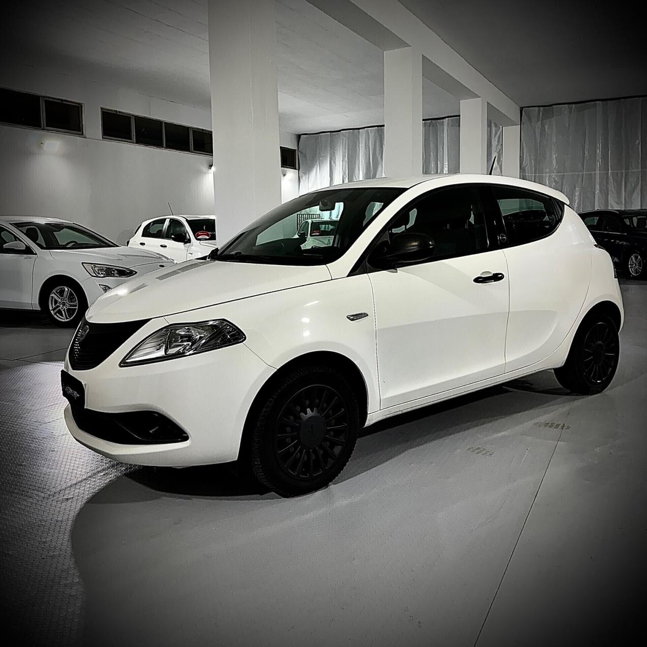 Lancia Ypsilon 1.2 69 CV 5 porte GPL Ecochic Silver