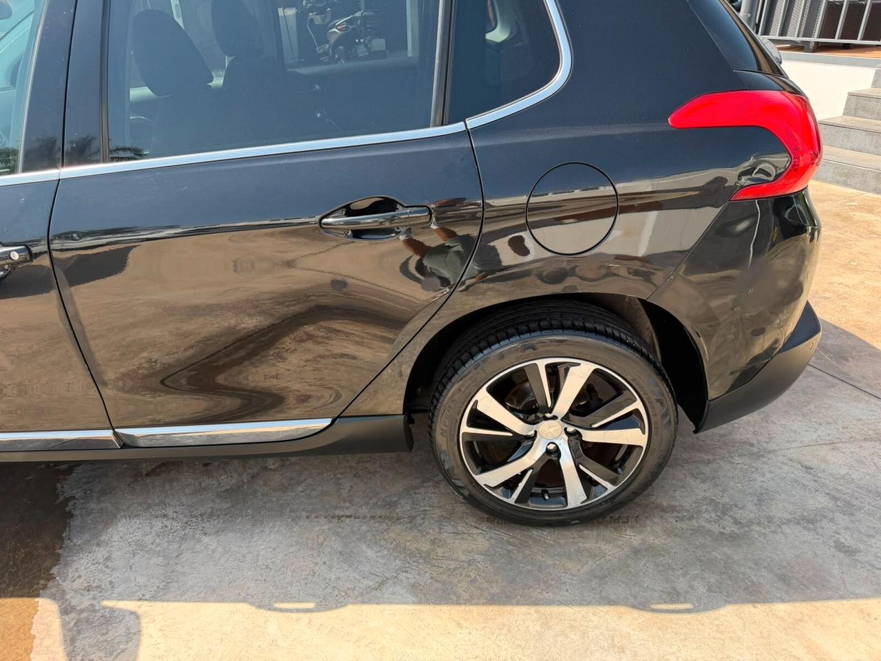 Peugeot 2008 BlueHDi 100 Allure