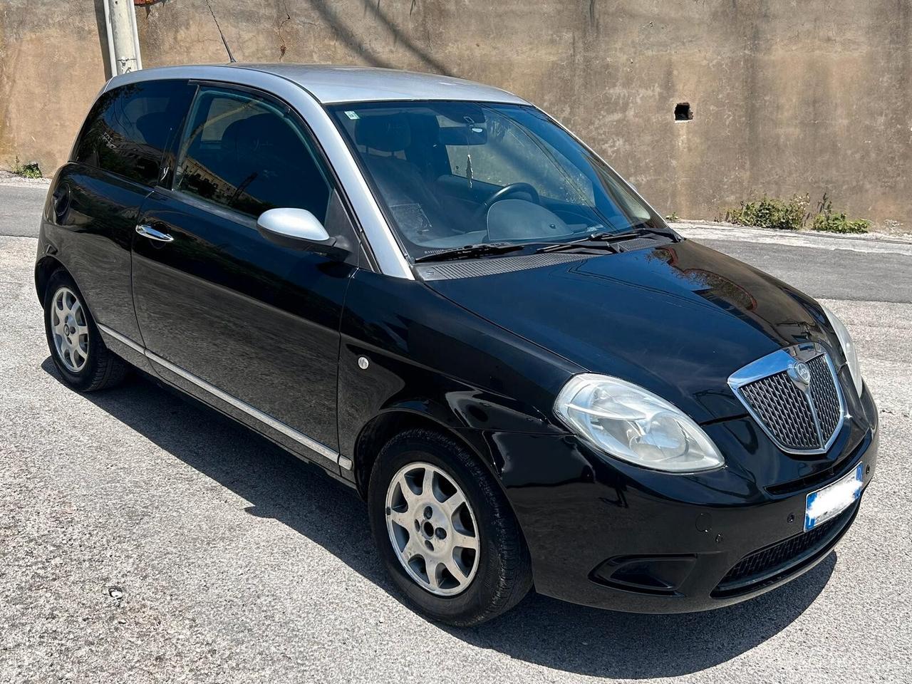Lancia Ypsilon 1.3 MJT 75 CV Platino