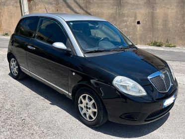 Lancia Ypsilon 1.3 MJT 75 CV Platino