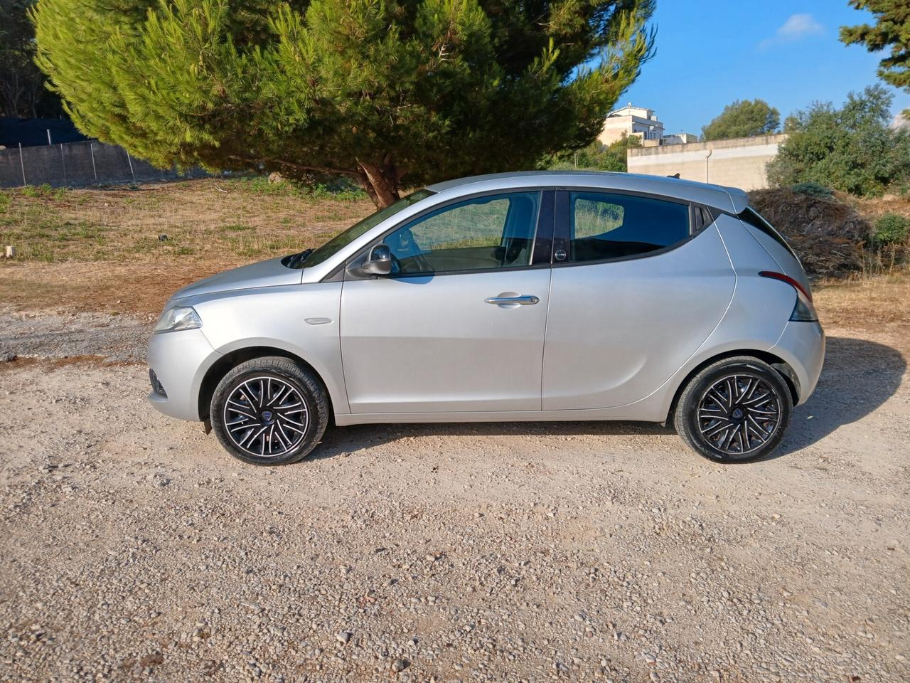 Lancia Ypsilon 1.0 Benzina