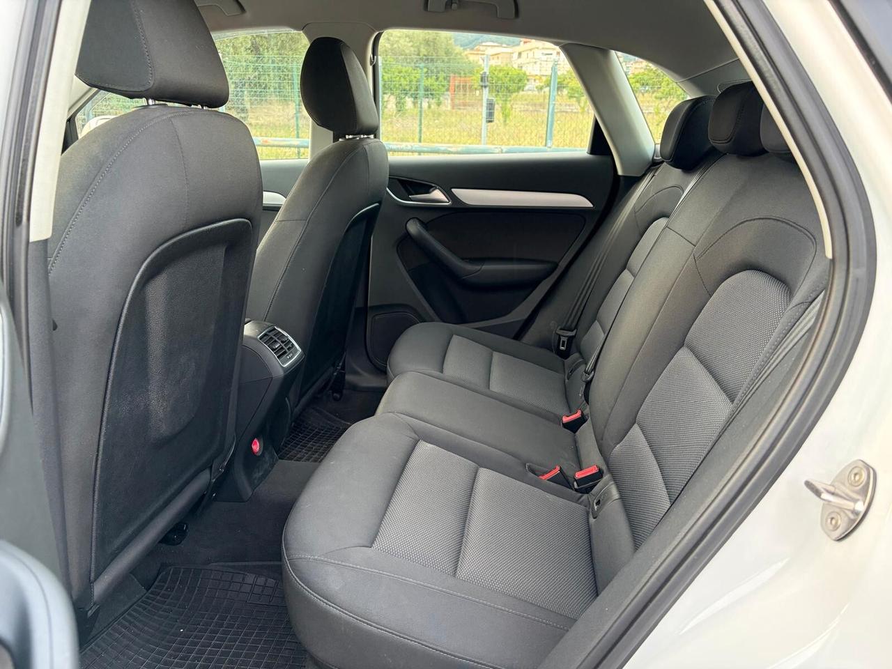 Audi Q3 2.0 TDI 120 CV Business