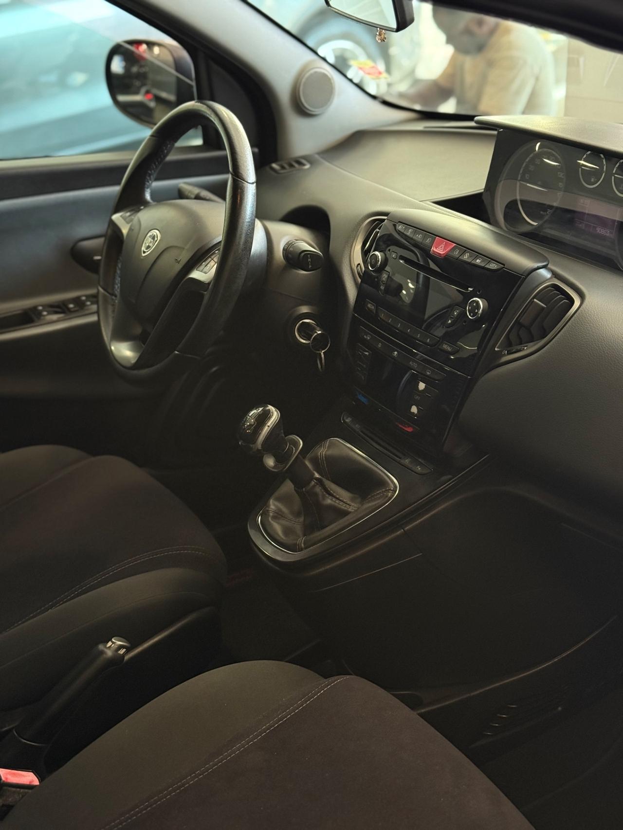 Lancia Ypsilon 0.9 TwinAir 85 CV 5 porte S&S Gold