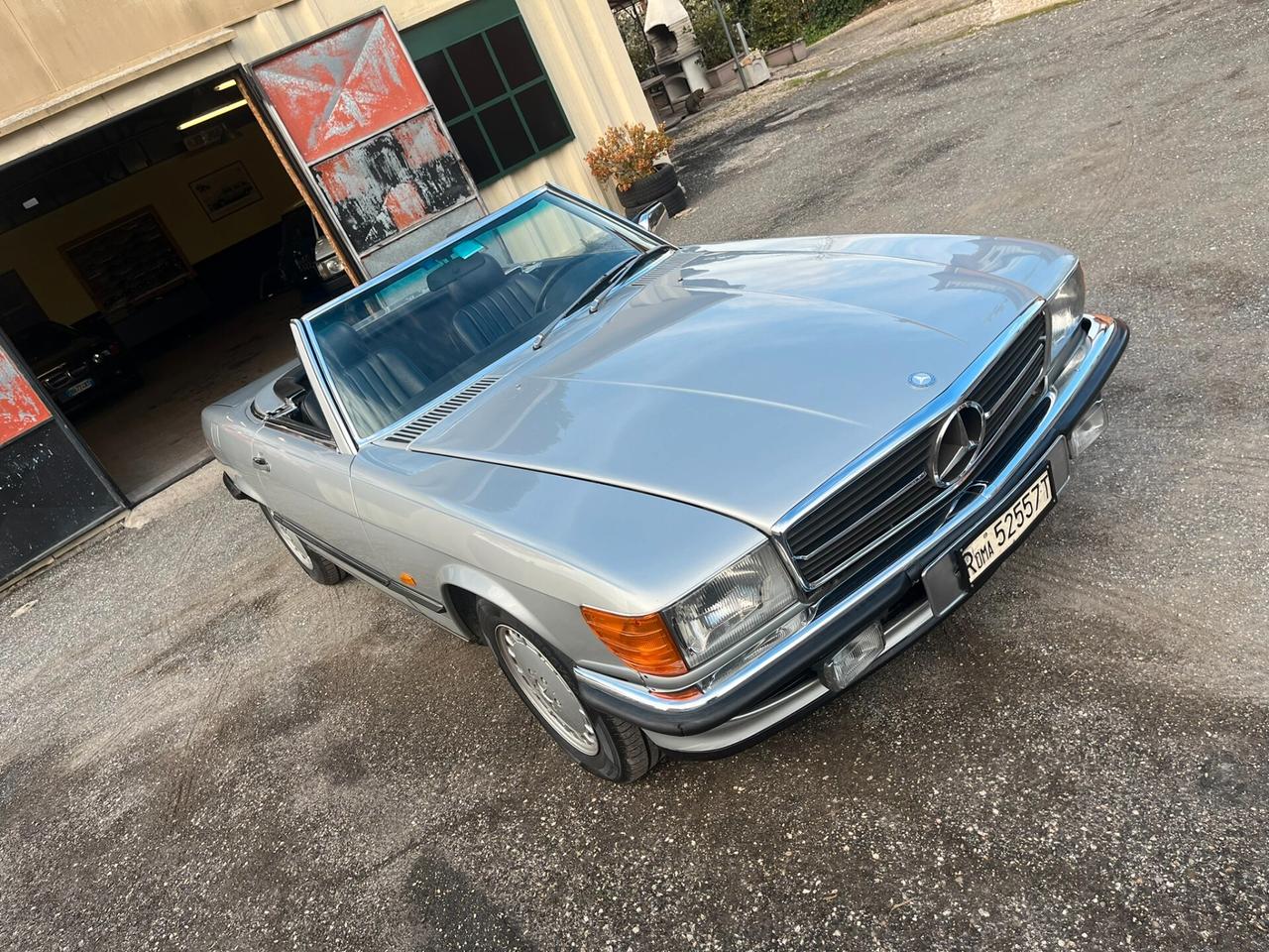 Mercedes 300 SL (R107) - CONSERVATA