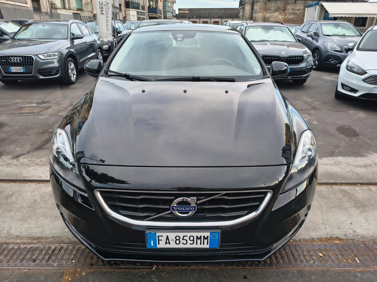 VOLVO V40 2.0 DIESEL SOLO 130.000 KM ANNO 2015